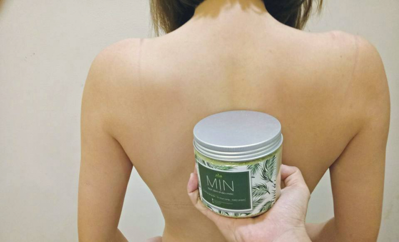 Bột tắm thảo mộc trị mụn lưng MỊ﻿N giúp trị sạch mụn lưng, mụn cám làm giảm dầu nhờn trên lưng